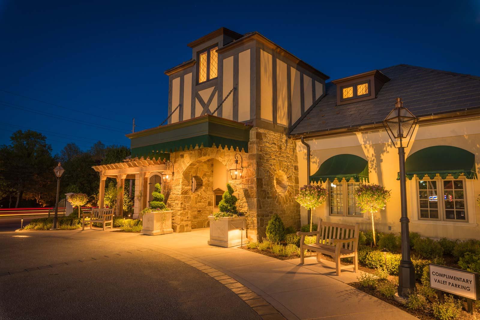 Cru Uncorked front of restaurant at night